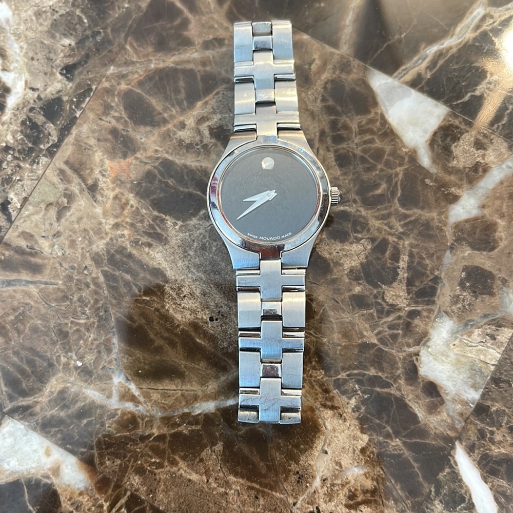 Ladies Movado Classic Stainless Steel Watch Black Dial 28mm Euc new batt…